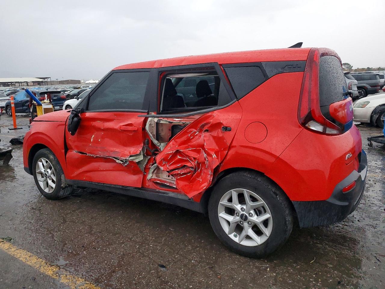 2022 KIA SOUL LX photo 2
