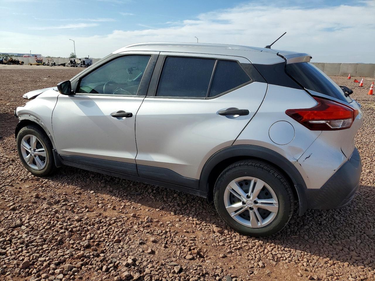 2019 NISSAN KICKS S photo 2