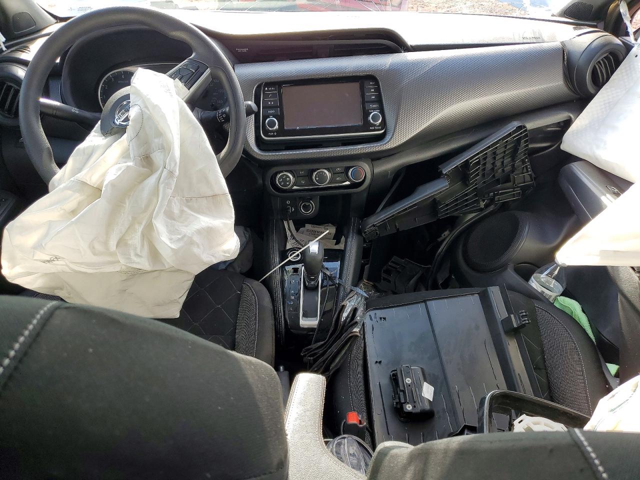 2019 NISSAN KICKS S photo 8