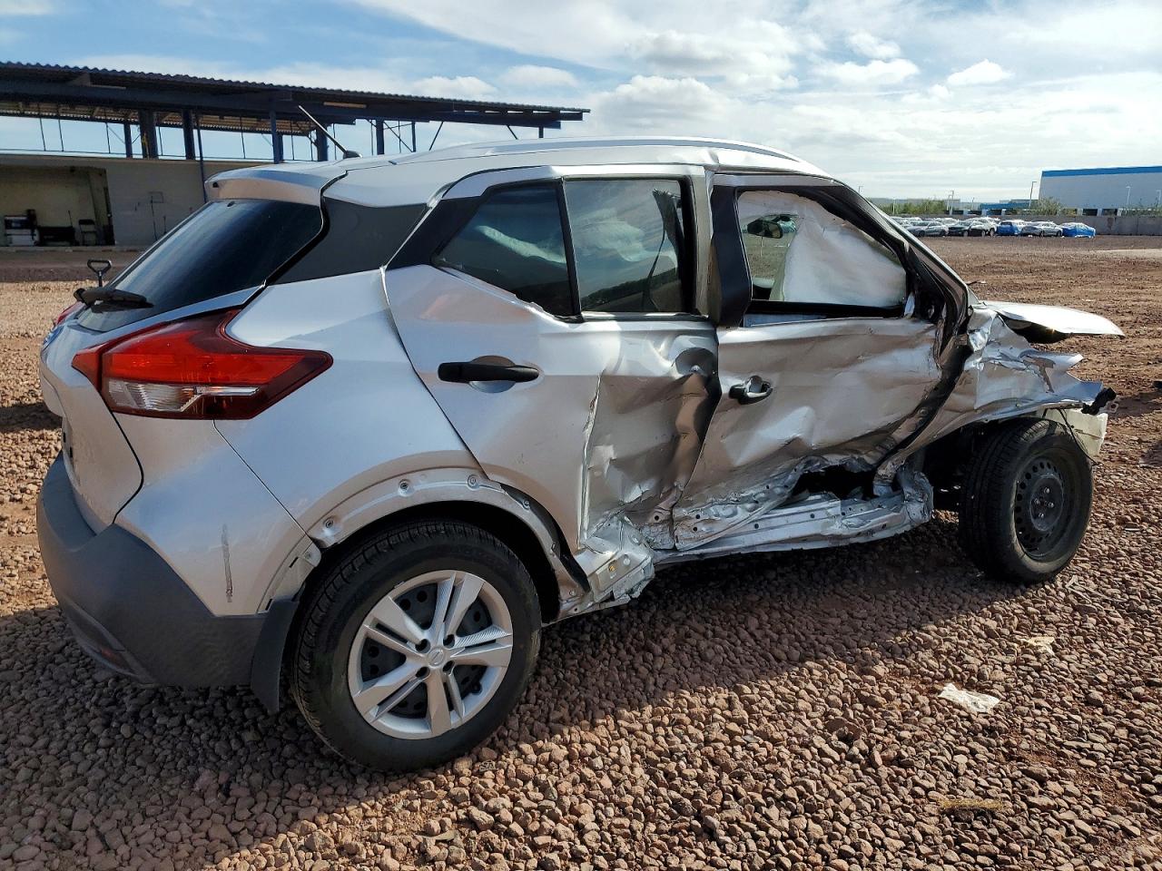 2019 NISSAN KICKS S photo 3