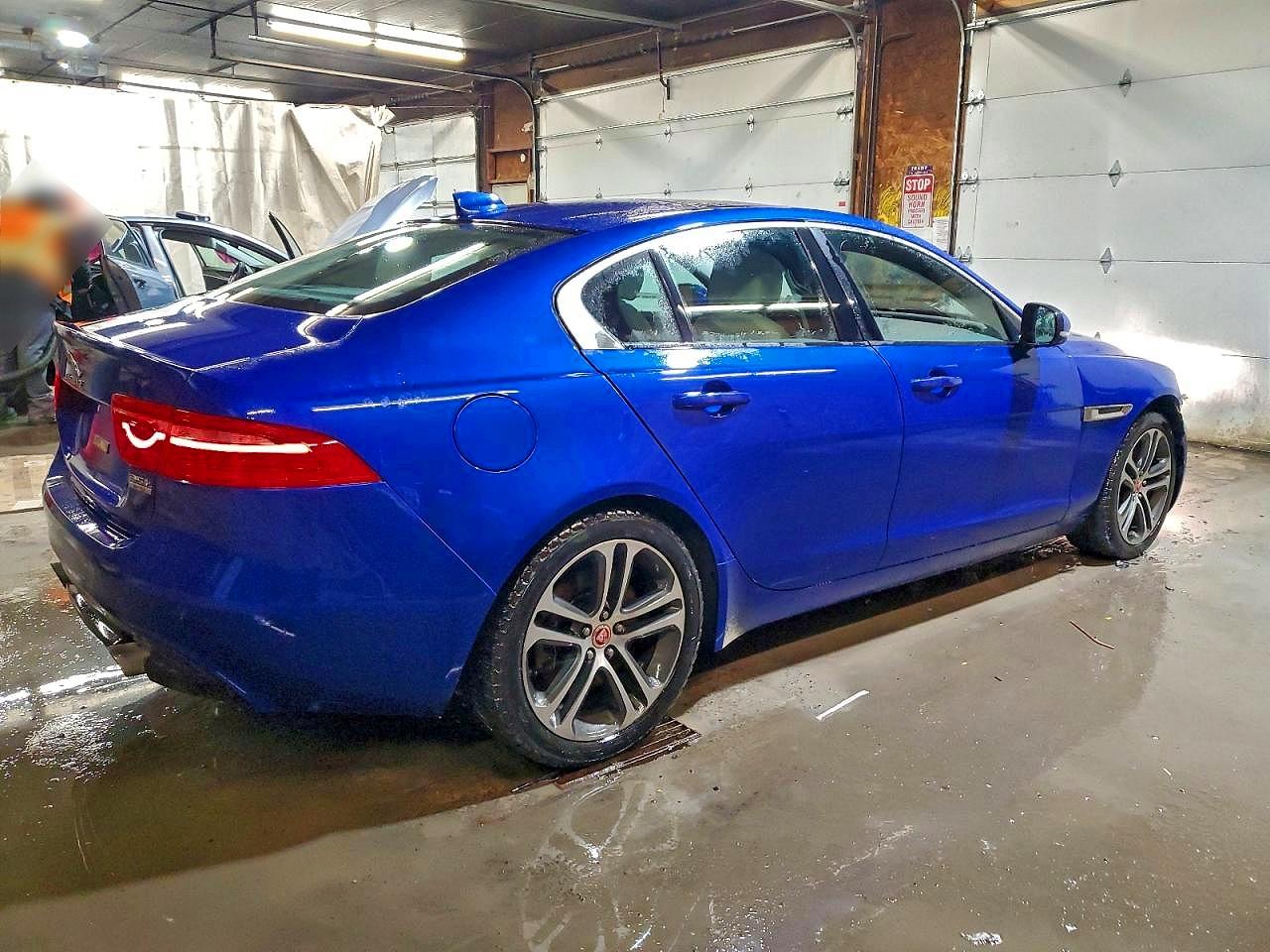 2017 JAGUAR XE PREMIUM photo 3