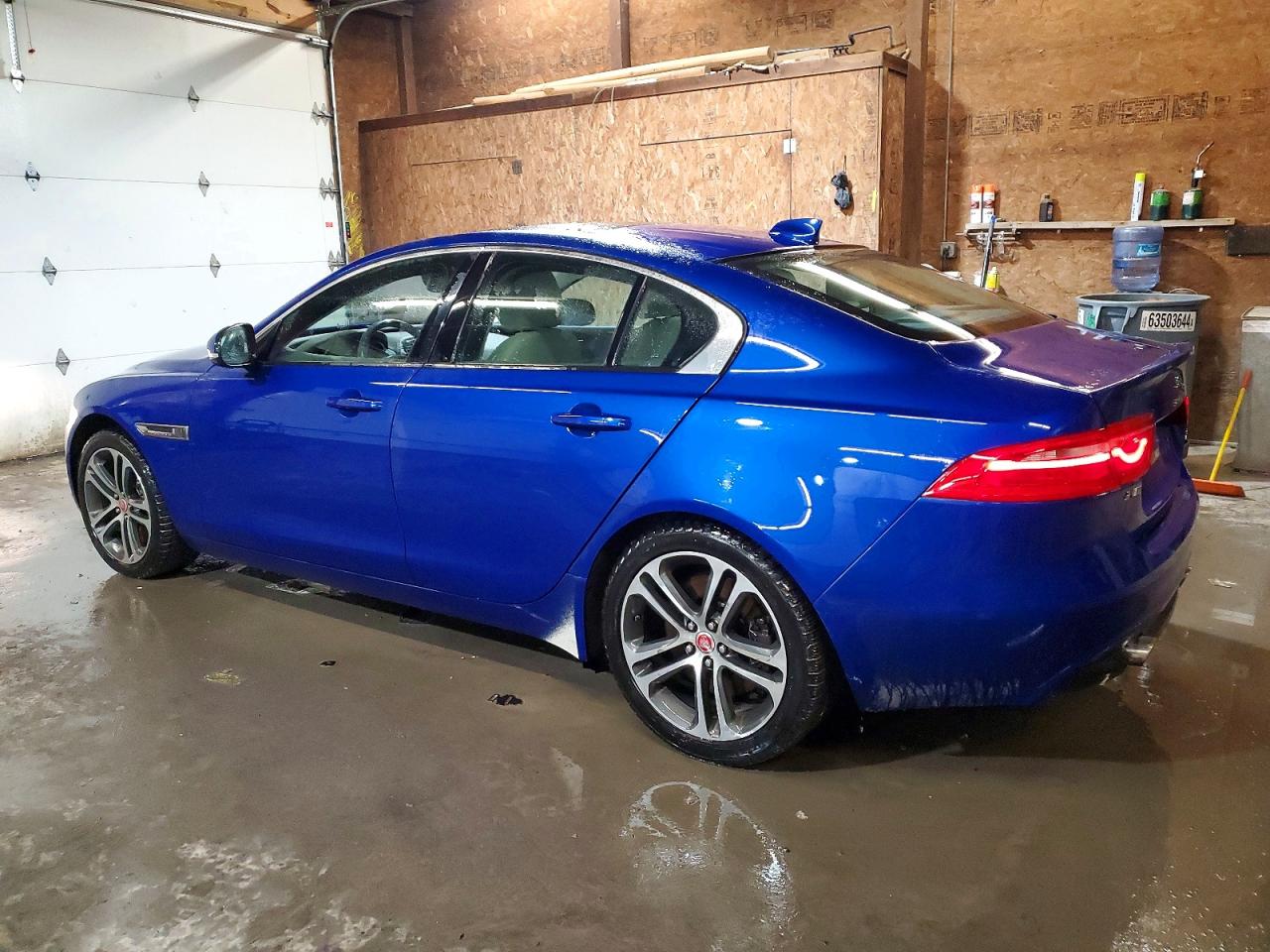 2017 JAGUAR XE PREMIUM photo 2
