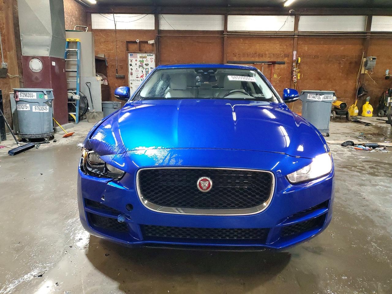 2017 JAGUAR XE PREMIUM photo 5