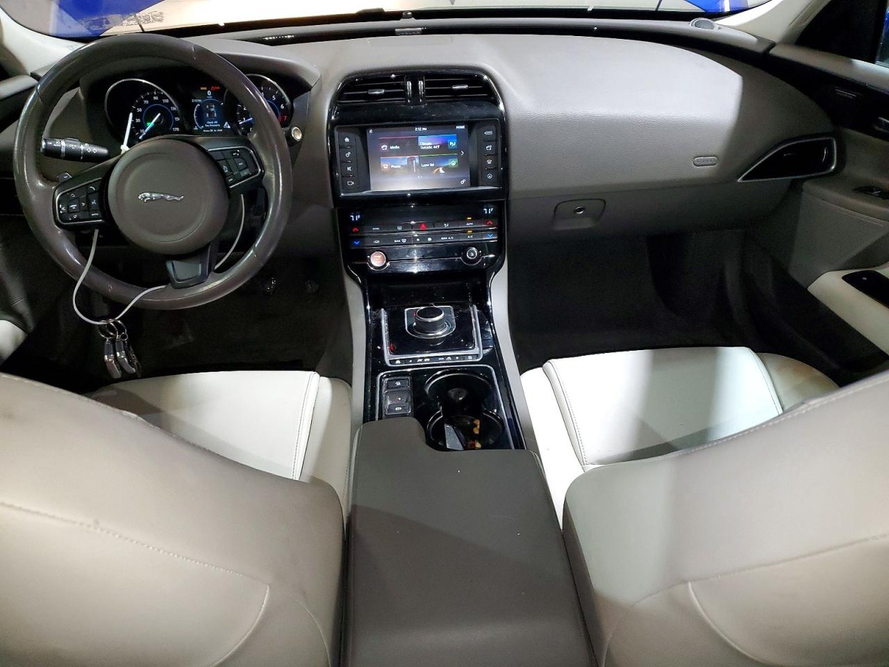 2017 JAGUAR XE PREMIUM photo 8