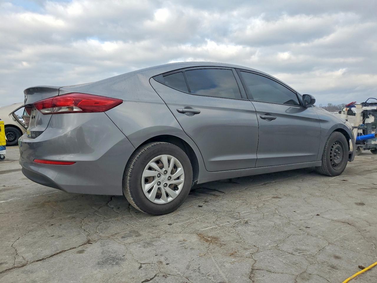 2018 HYUNDAI ELANTRA SE photo 3