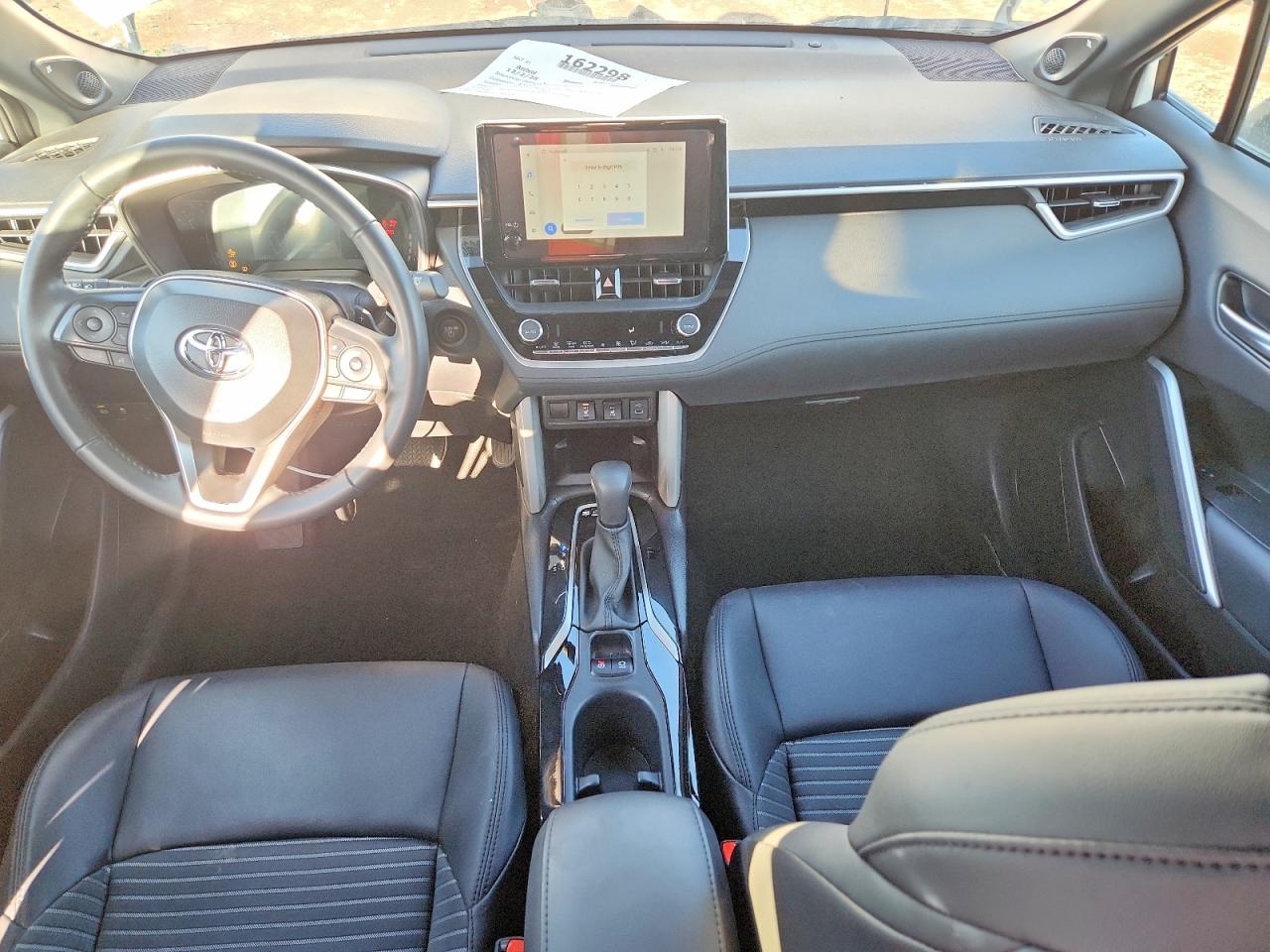 2025 TOYOTA COROLLA CROSS SE photo 8