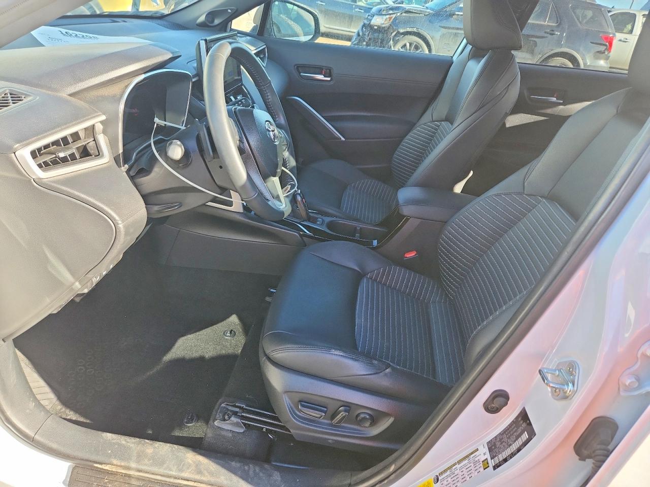 2025 TOYOTA COROLLA CROSS SE photo 7