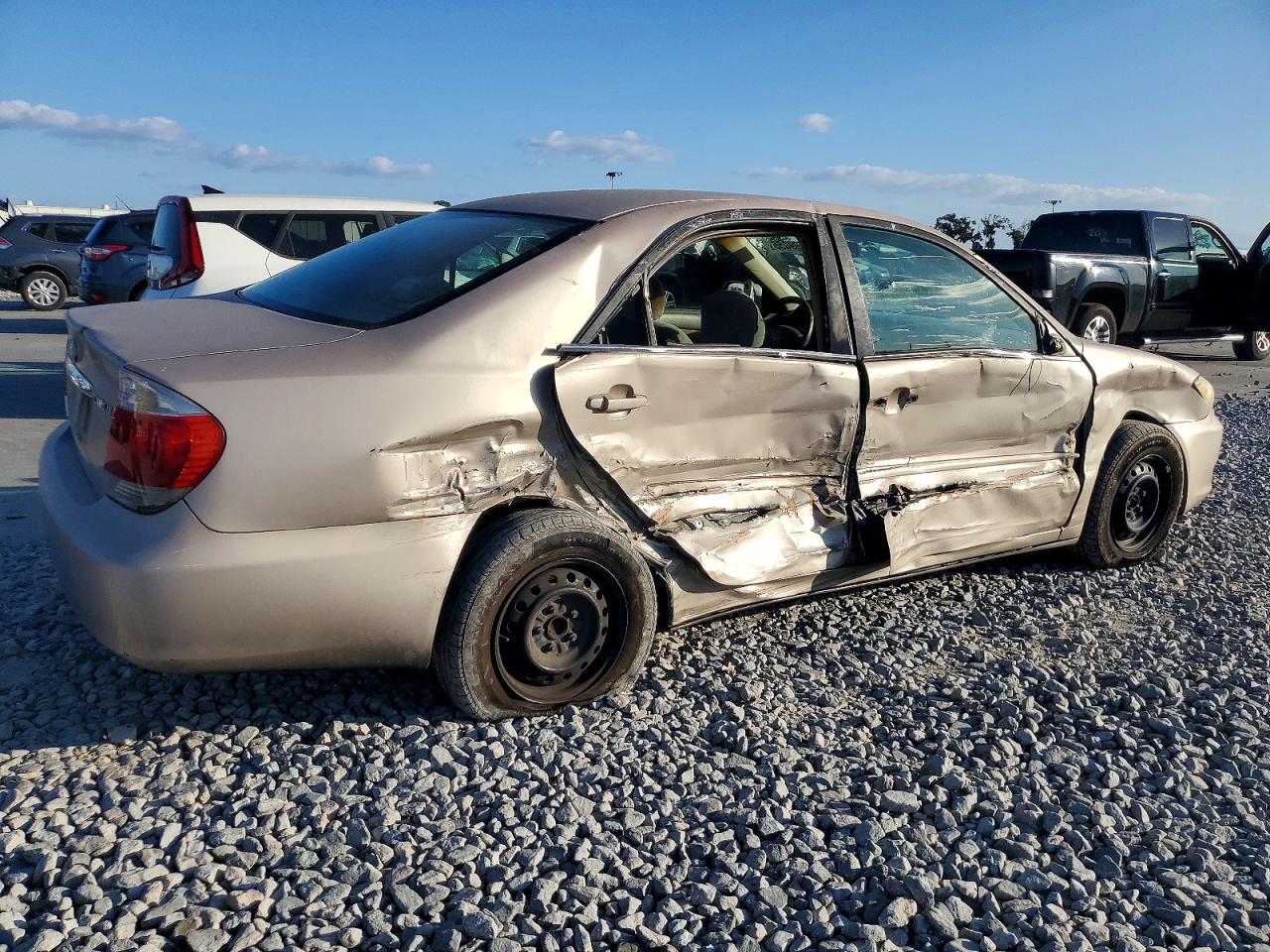2006 TOYOTA CAMRY LE photo 3