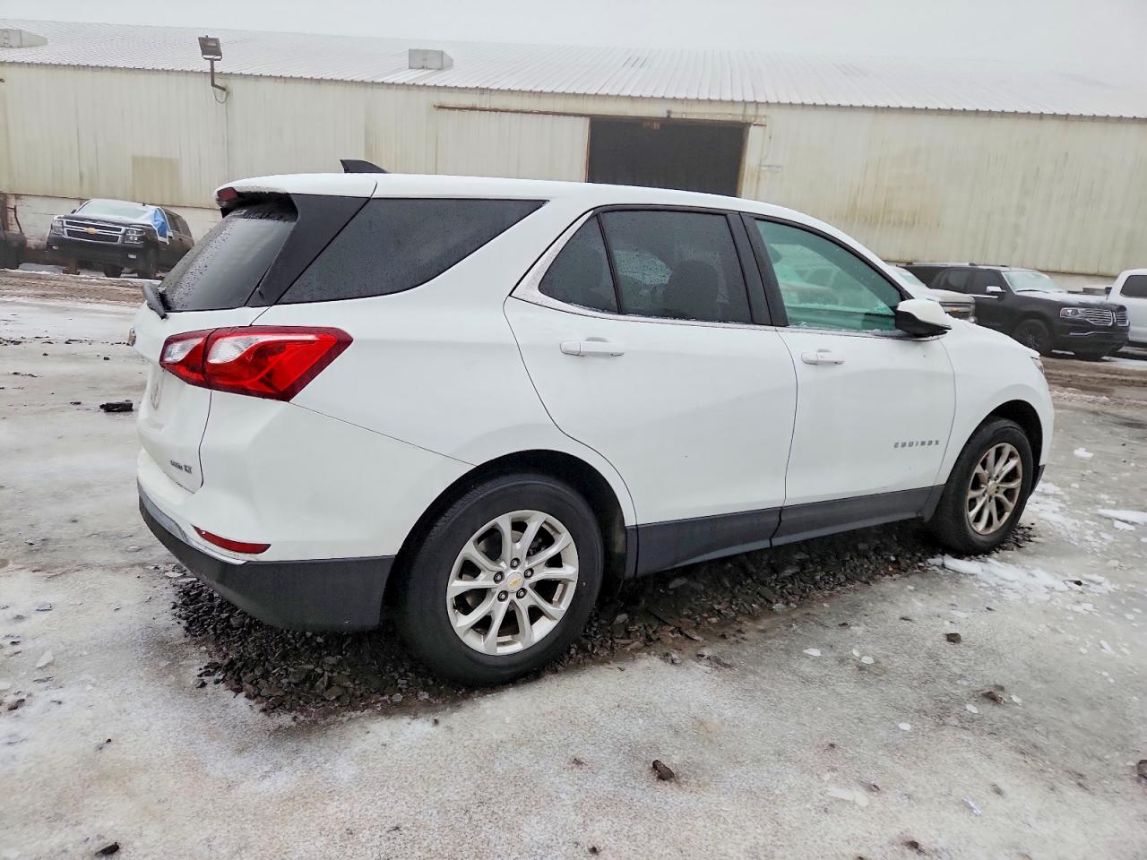 2021 CHEVROLET EQUINOX LT photo 3