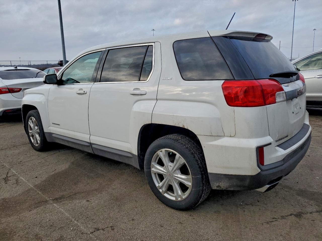 2017 GMC TERRAIN SLE photo 2
