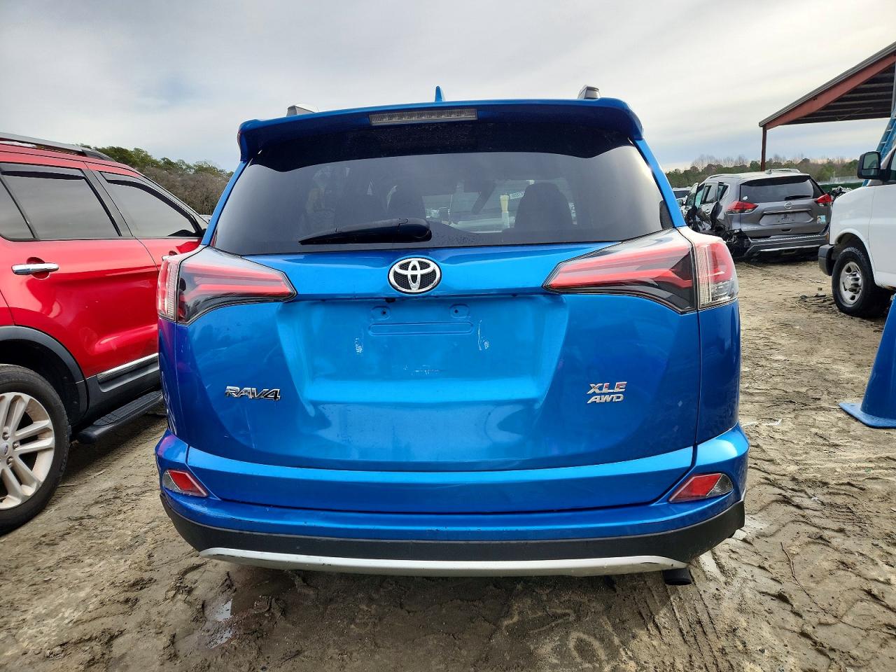 2016 TOYOTA RAV4 XLE photo 6