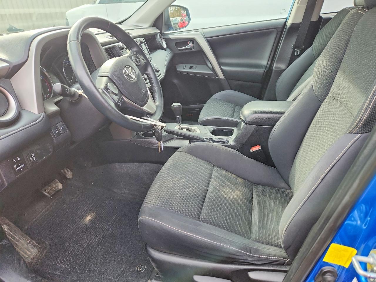 2016 TOYOTA RAV4 XLE photo 7