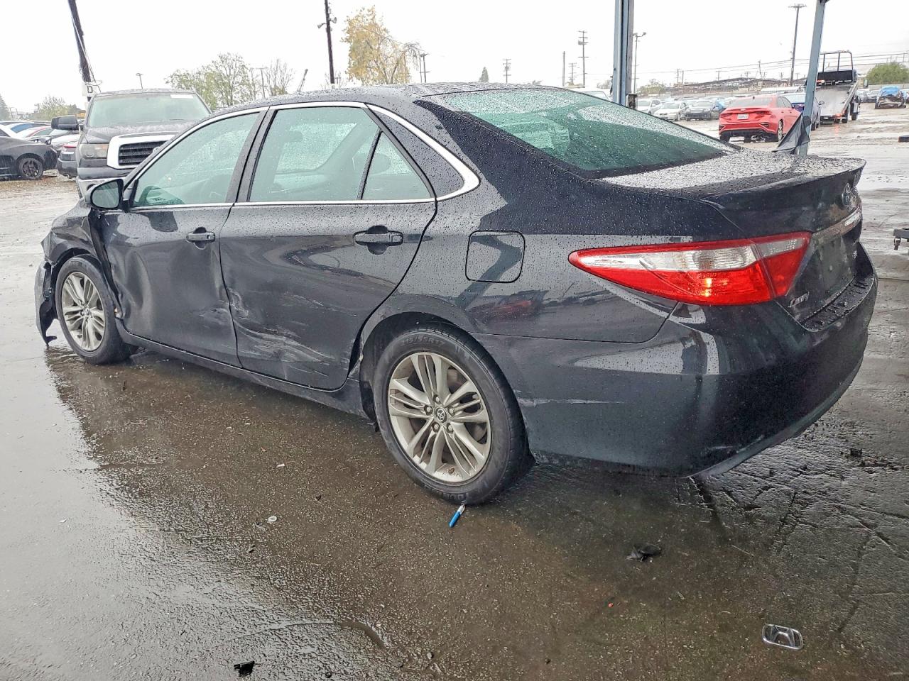 2016 TOYOTA CAMRY LE photo 2