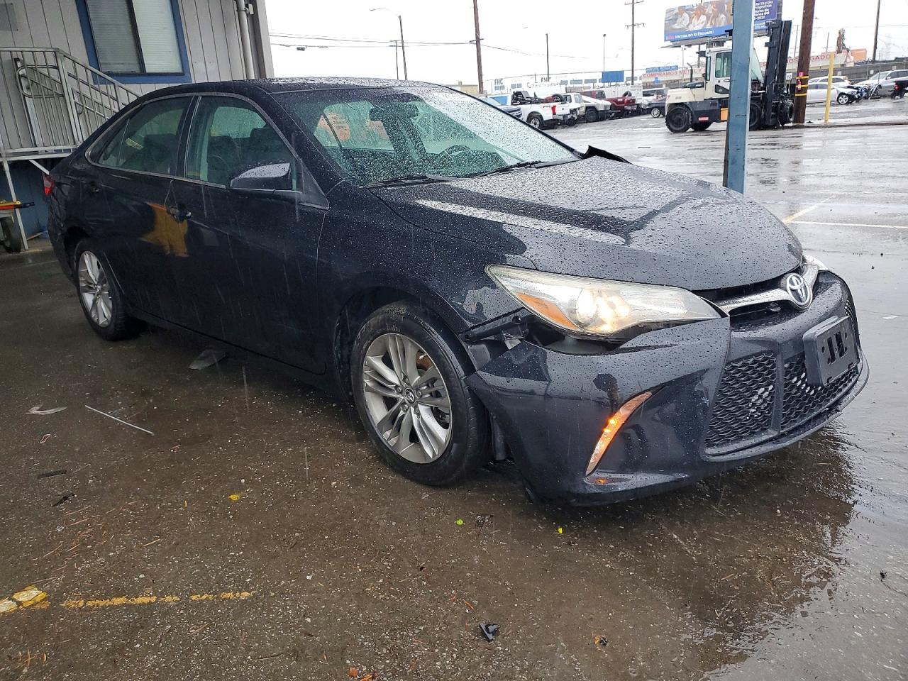2016 TOYOTA CAMRY LE photo 4