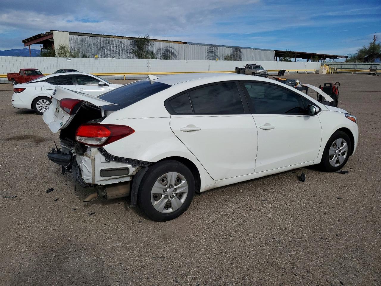 2017 KIA FORTE LX photo 3