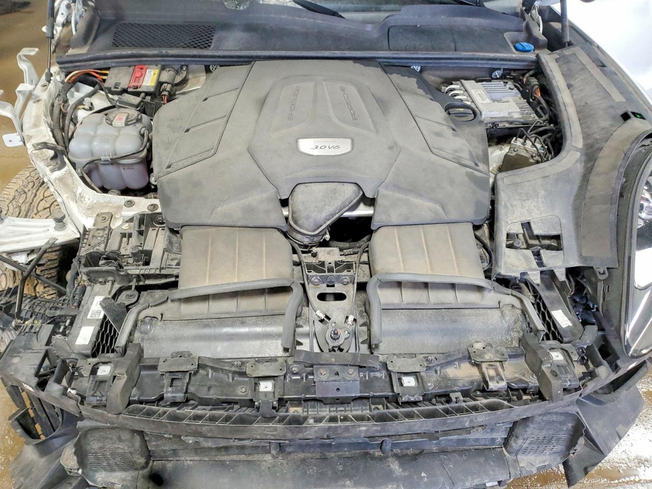 2021 PORSCHE CAYENNE photo 11