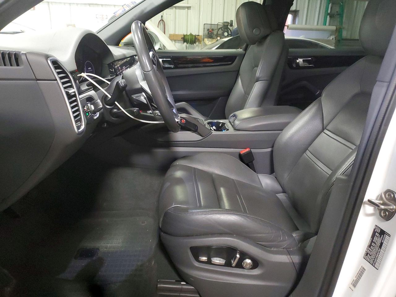2021 PORSCHE CAYENNE photo 7