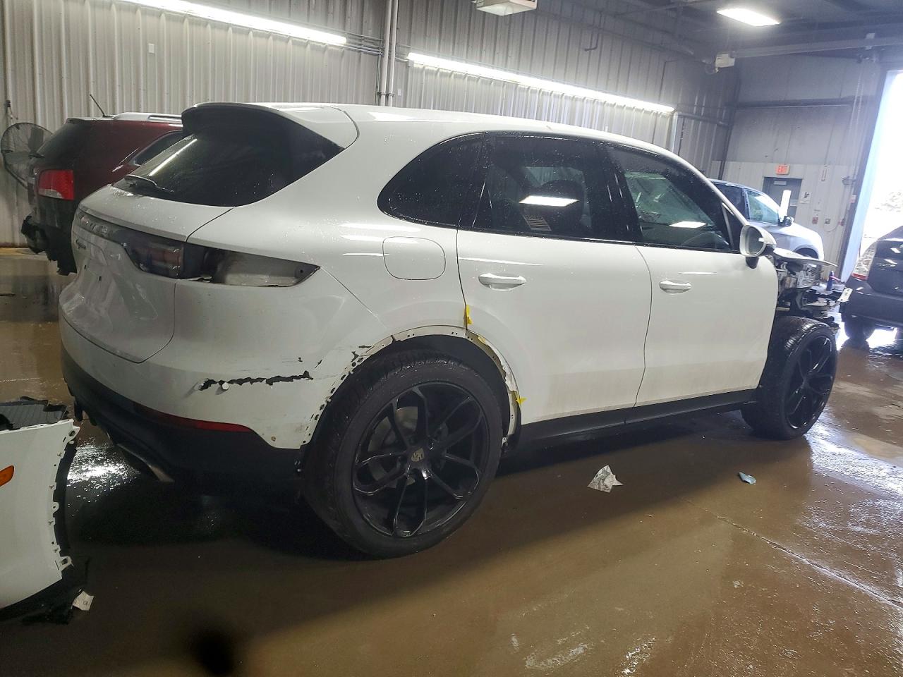 2021 PORSCHE CAYENNE photo 3