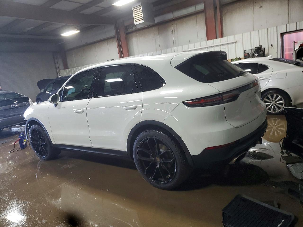 2021 PORSCHE CAYENNE photo 2