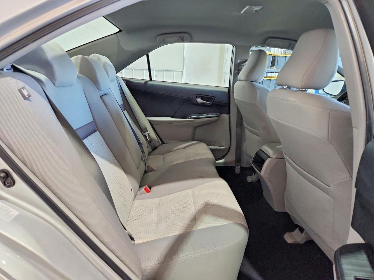 2014 TOYOTA CAMRY L photo 10