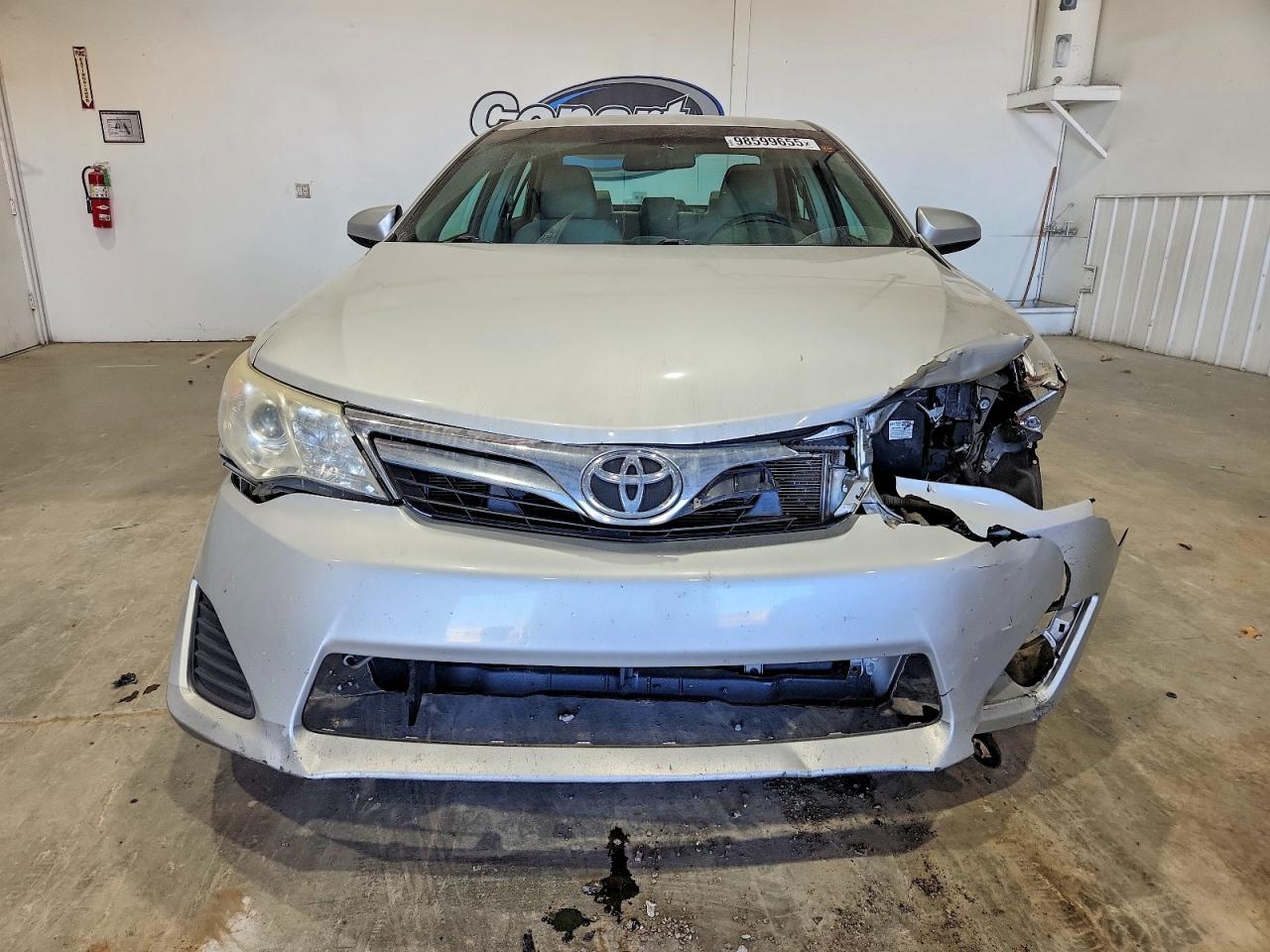 2014 TOYOTA CAMRY L photo 5