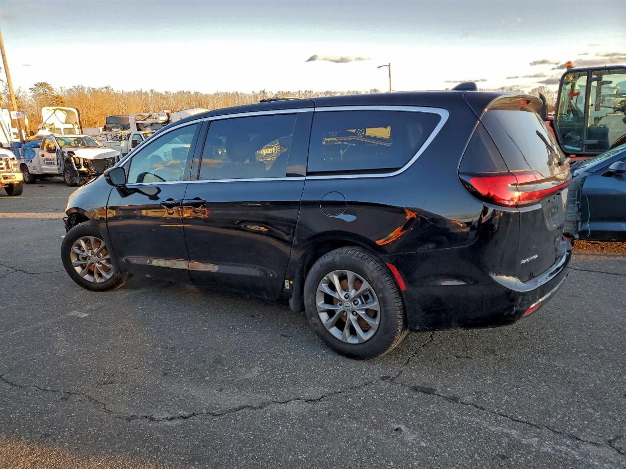 2026 CHRYSLER PACIFICA LIMITED photo 2