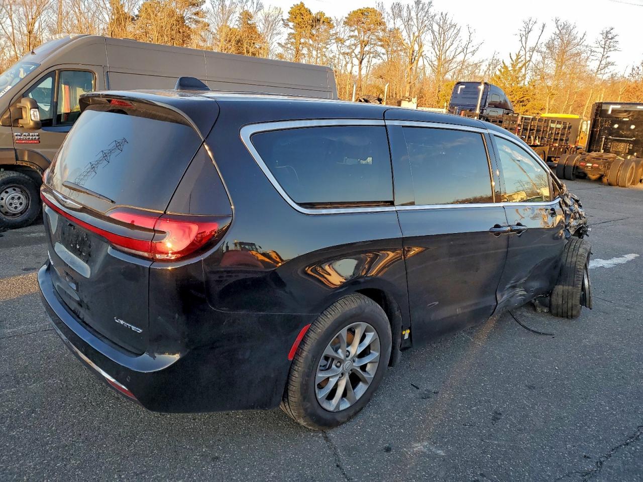 2026 CHRYSLER PACIFICA LIMITED photo 3
