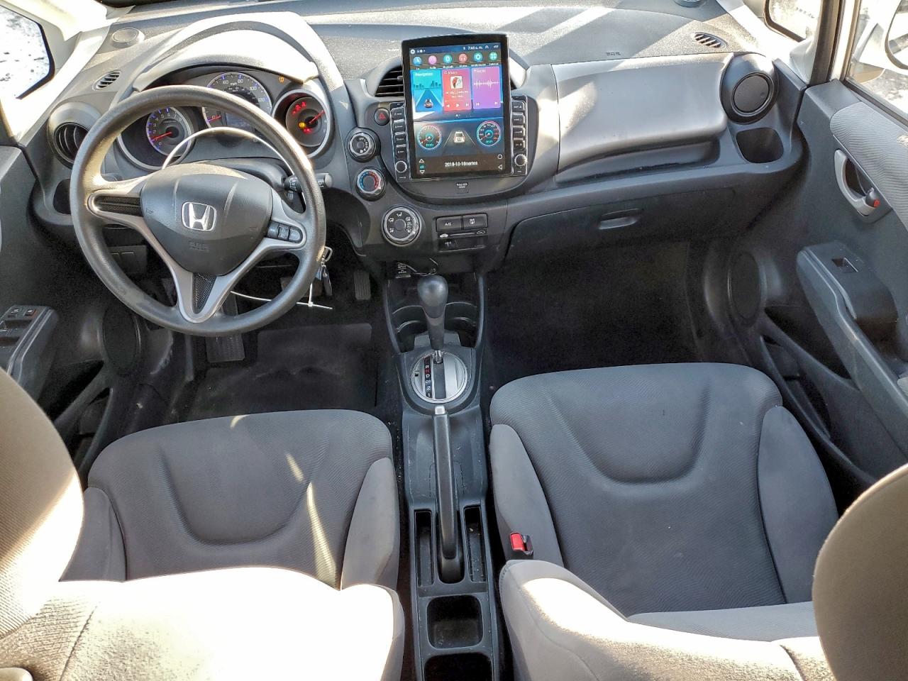 2011 HONDA FIT photo 8