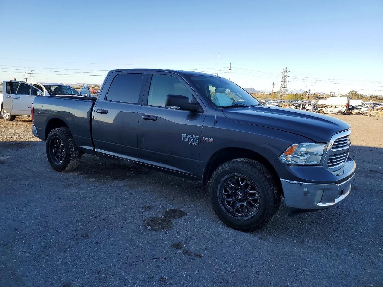 2019 RAM 1500 CLASSIC SLT photo 4