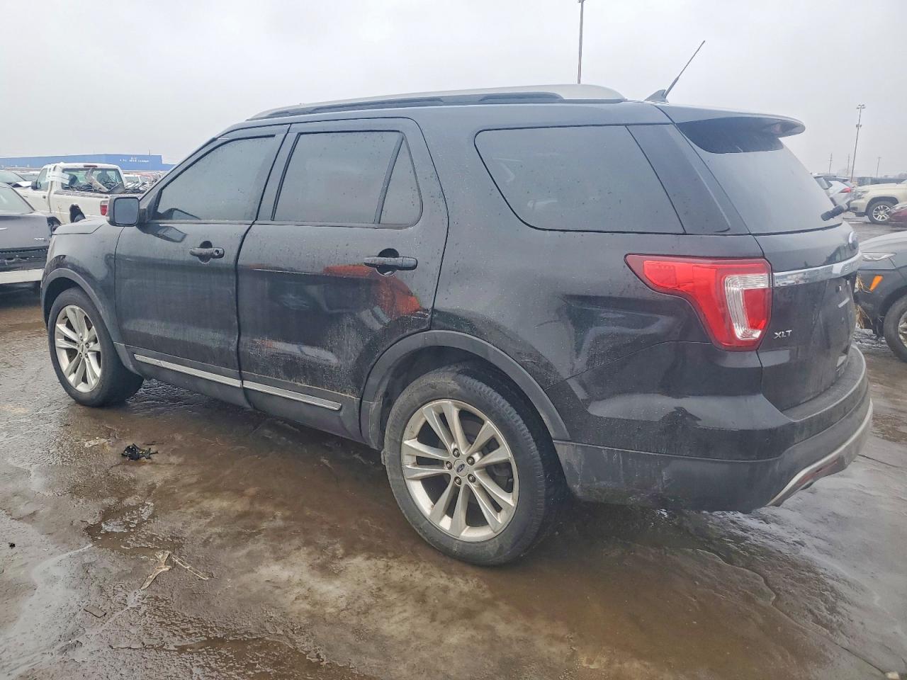 2018 FORD EXPLORER XLT photo 2