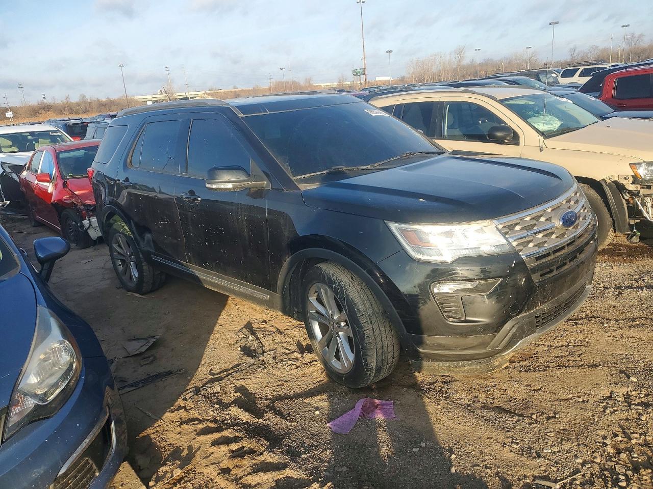 2018 FORD EXPLORER XLT photo 4