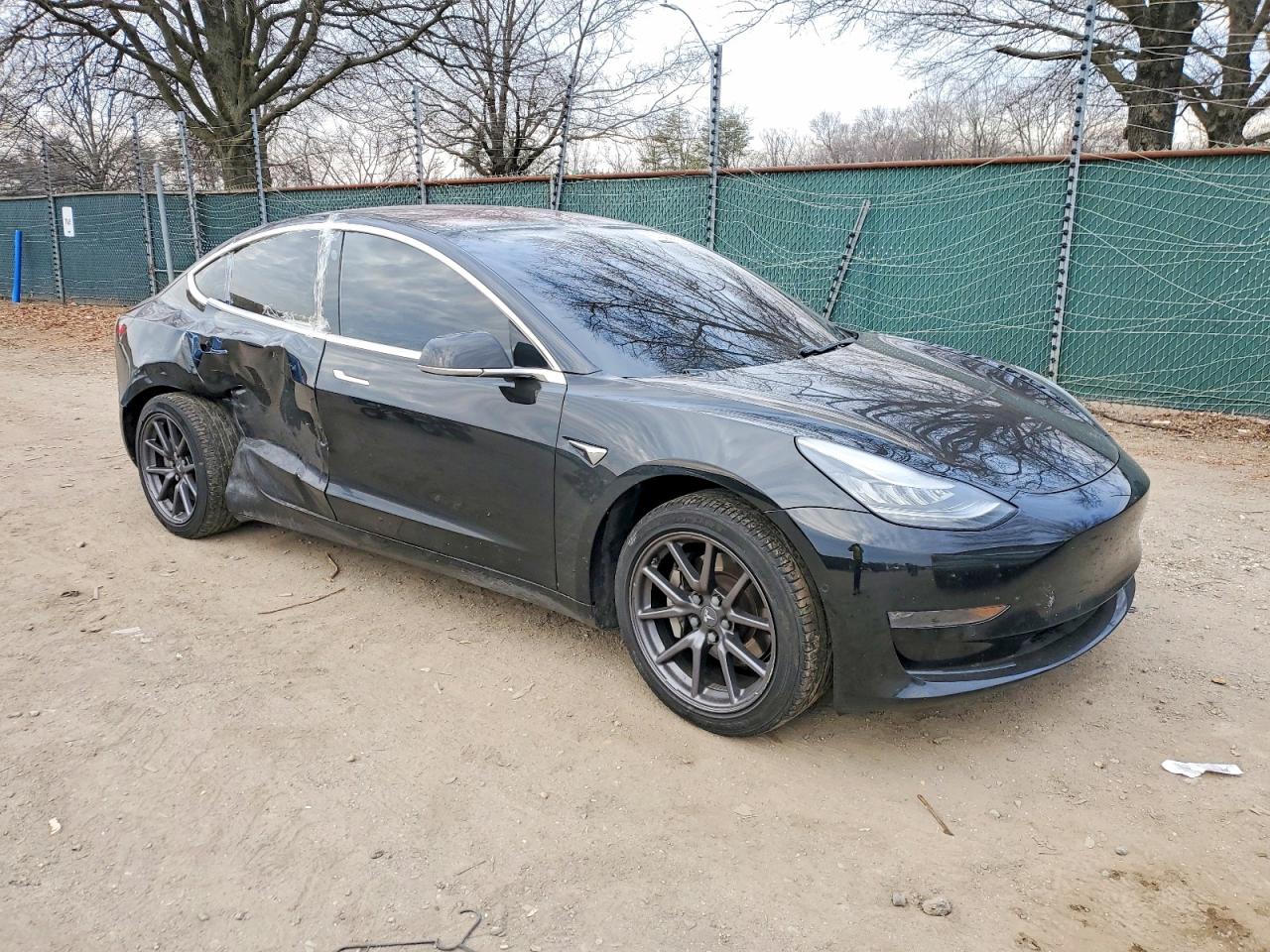 2019 TESLA MODEL 3 photo 4