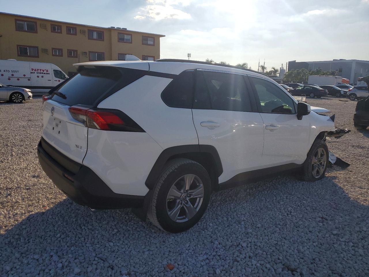 2024 TOYOTA RAV4 XLE photo 3