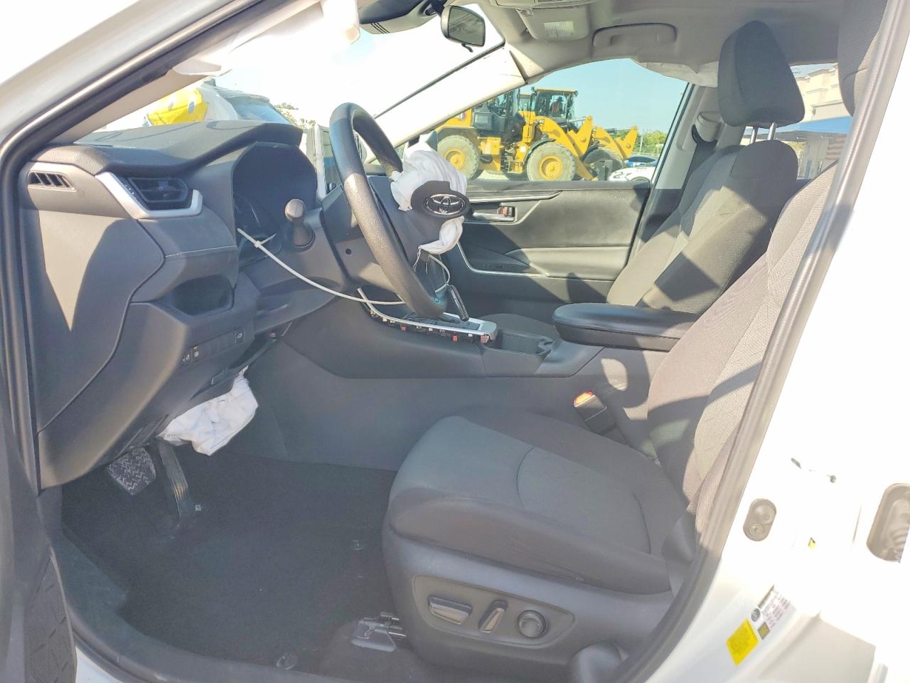 2024 TOYOTA RAV4 XLE photo 7