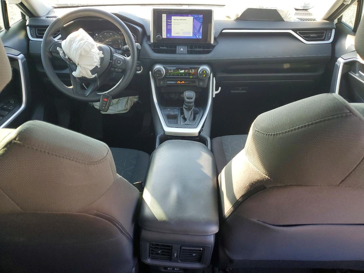 2024 TOYOTA RAV4 XLE photo 8