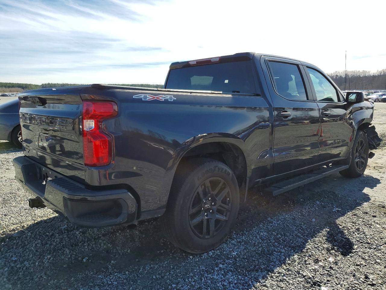 2023 CHEVROLET SILVERADO K1500 CUSTOM photo 3