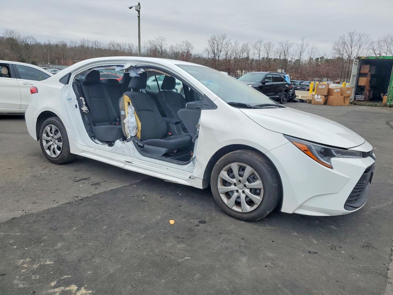 2025 TOYOTA COROLLA LE photo 4