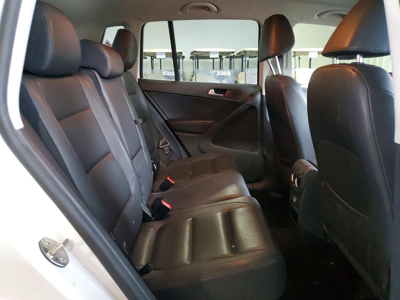 2016 VOLKSWAGEN TIGUAN S photo 11