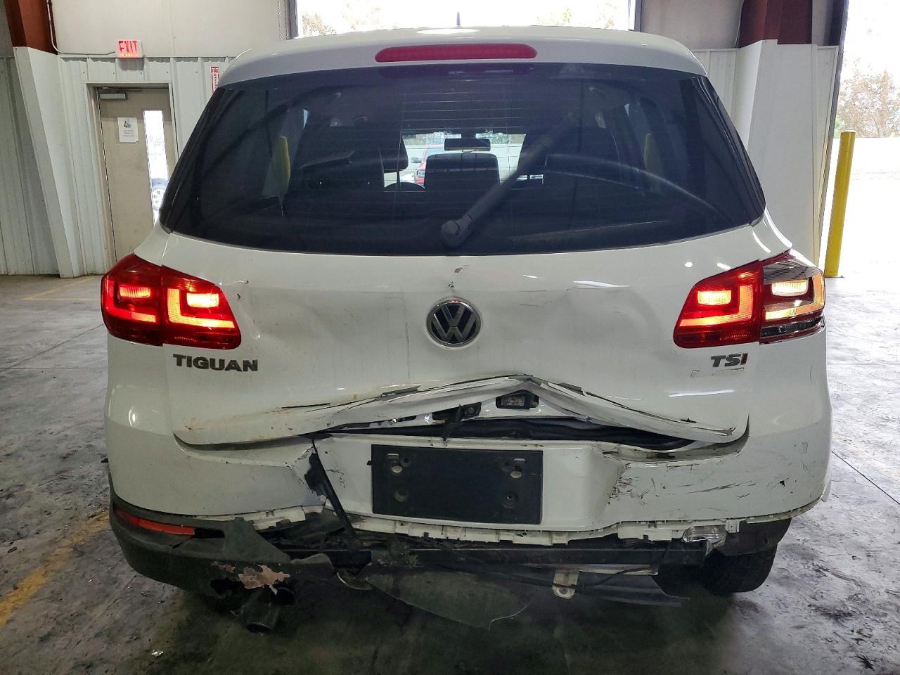 2016 VOLKSWAGEN TIGUAN S photo 6