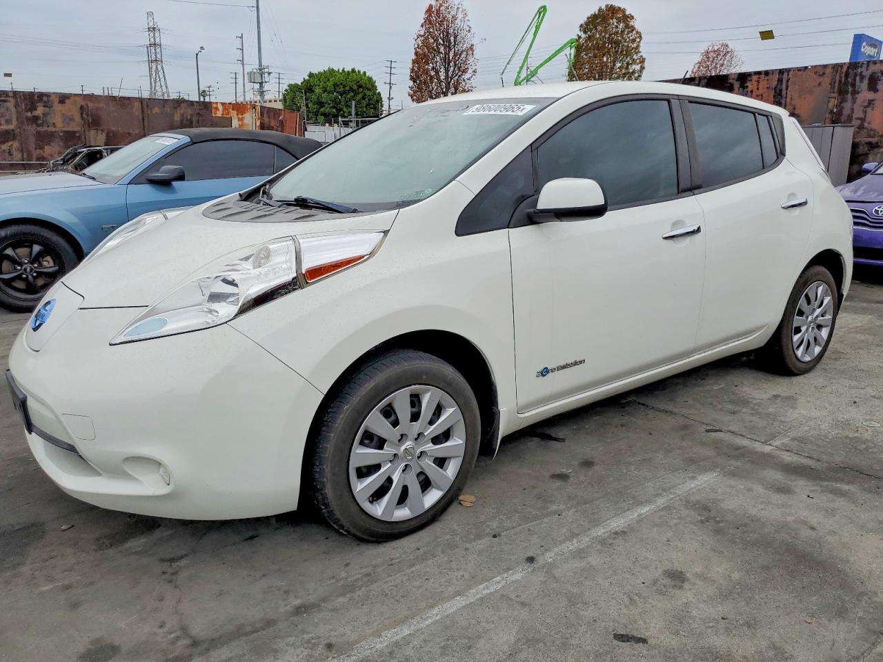 2017 NISSAN LEAF