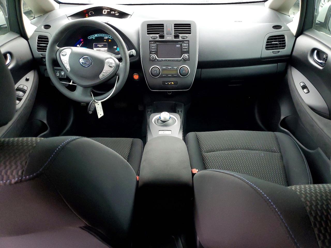 2017 NISSAN LEAF S photo 8