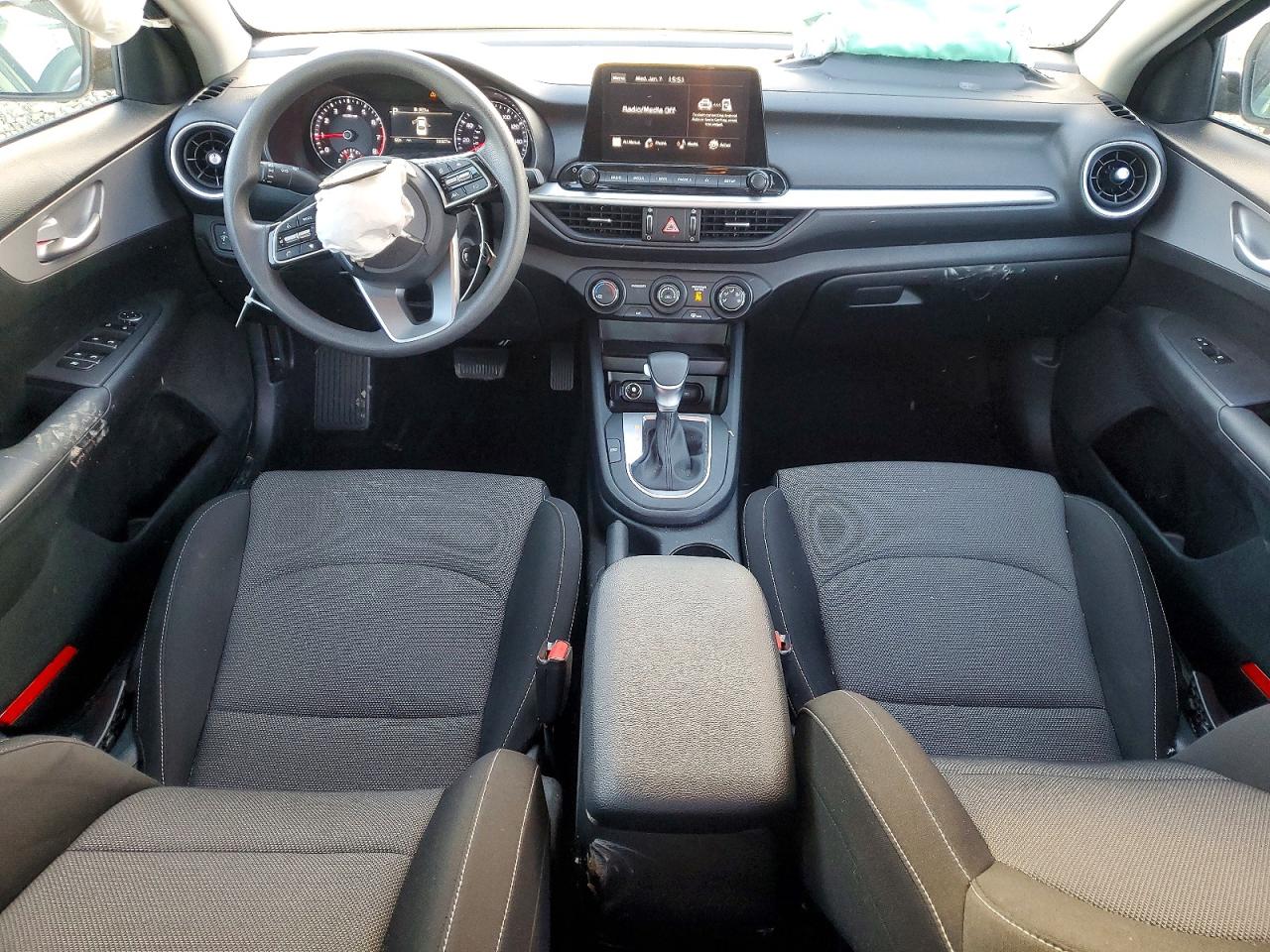 2024 KIA FORTE LX photo 8
