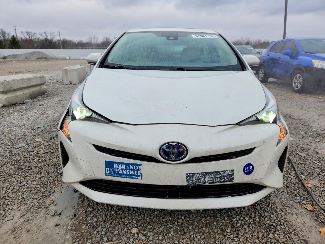 2017 TOYOTA PRIUS photo 5