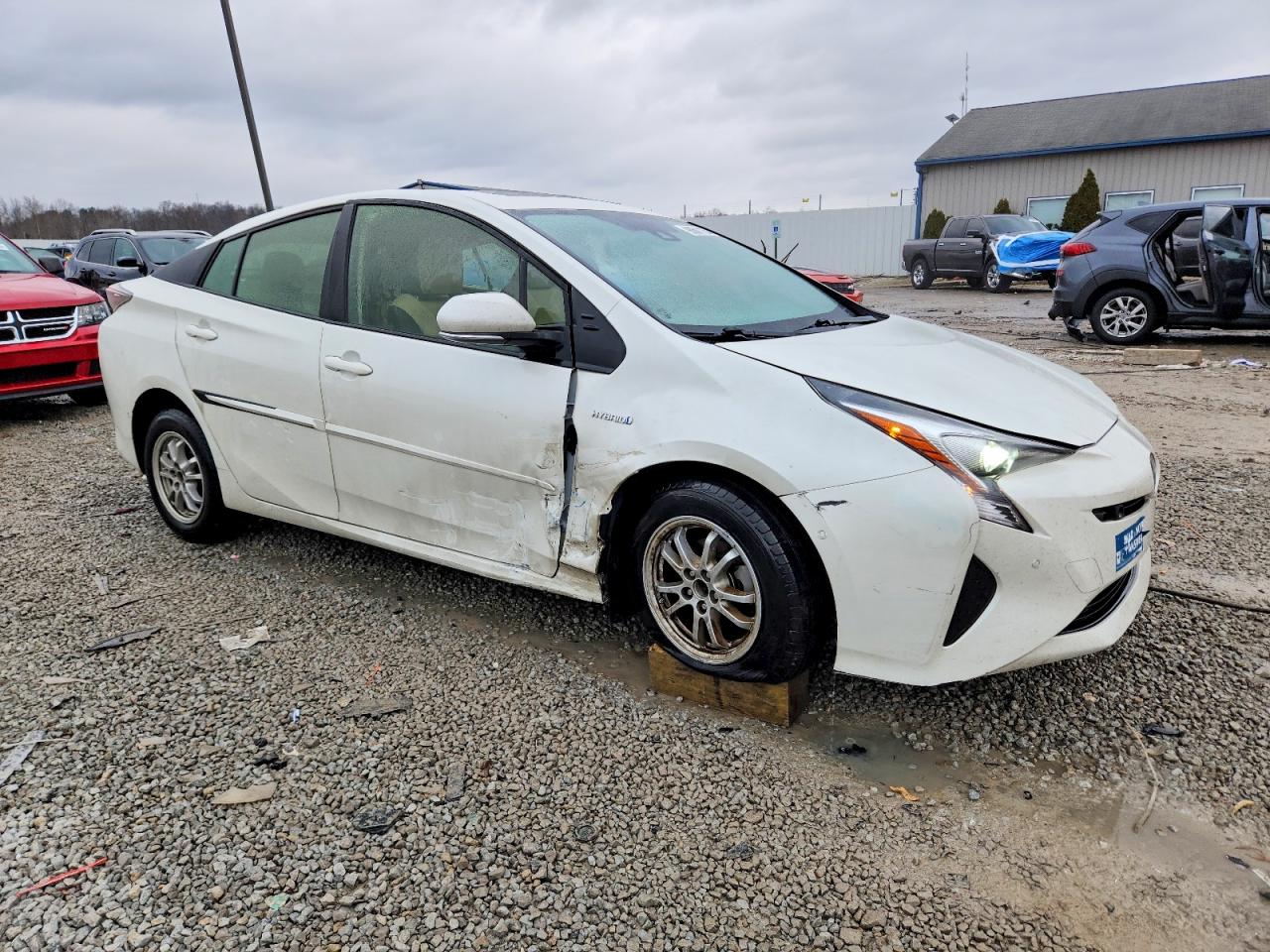 2017 TOYOTA PRIUS photo 4