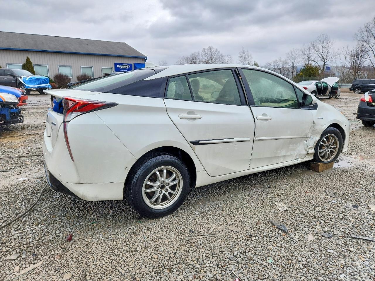 2017 TOYOTA PRIUS photo 3