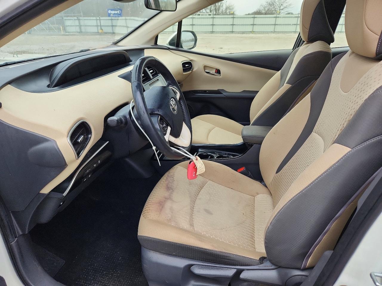 2017 TOYOTA PRIUS photo 7