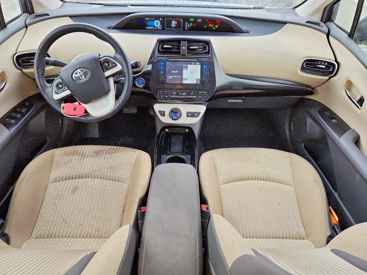 2017 TOYOTA PRIUS photo 8
