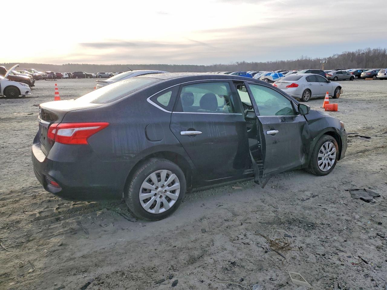 2019 NISSAN SENTRA S photo 3