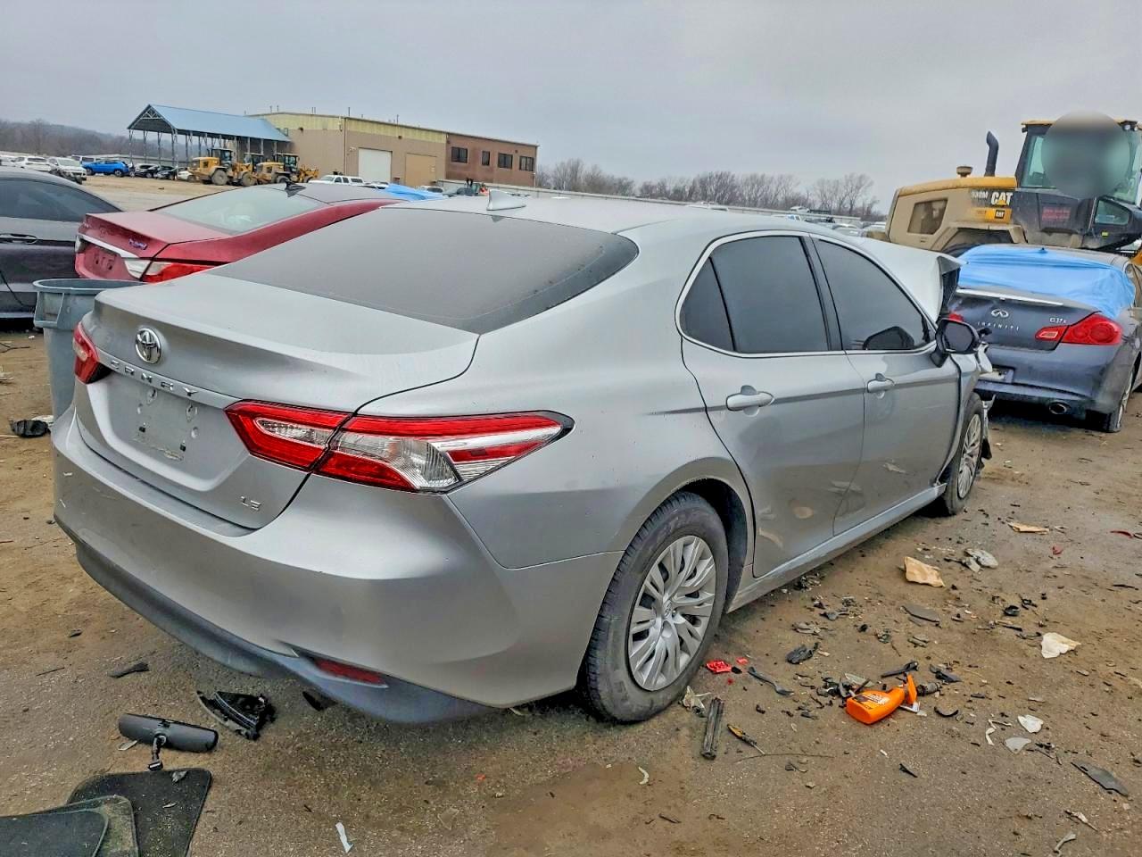 2019 TOYOTA CAMRY L photo 3