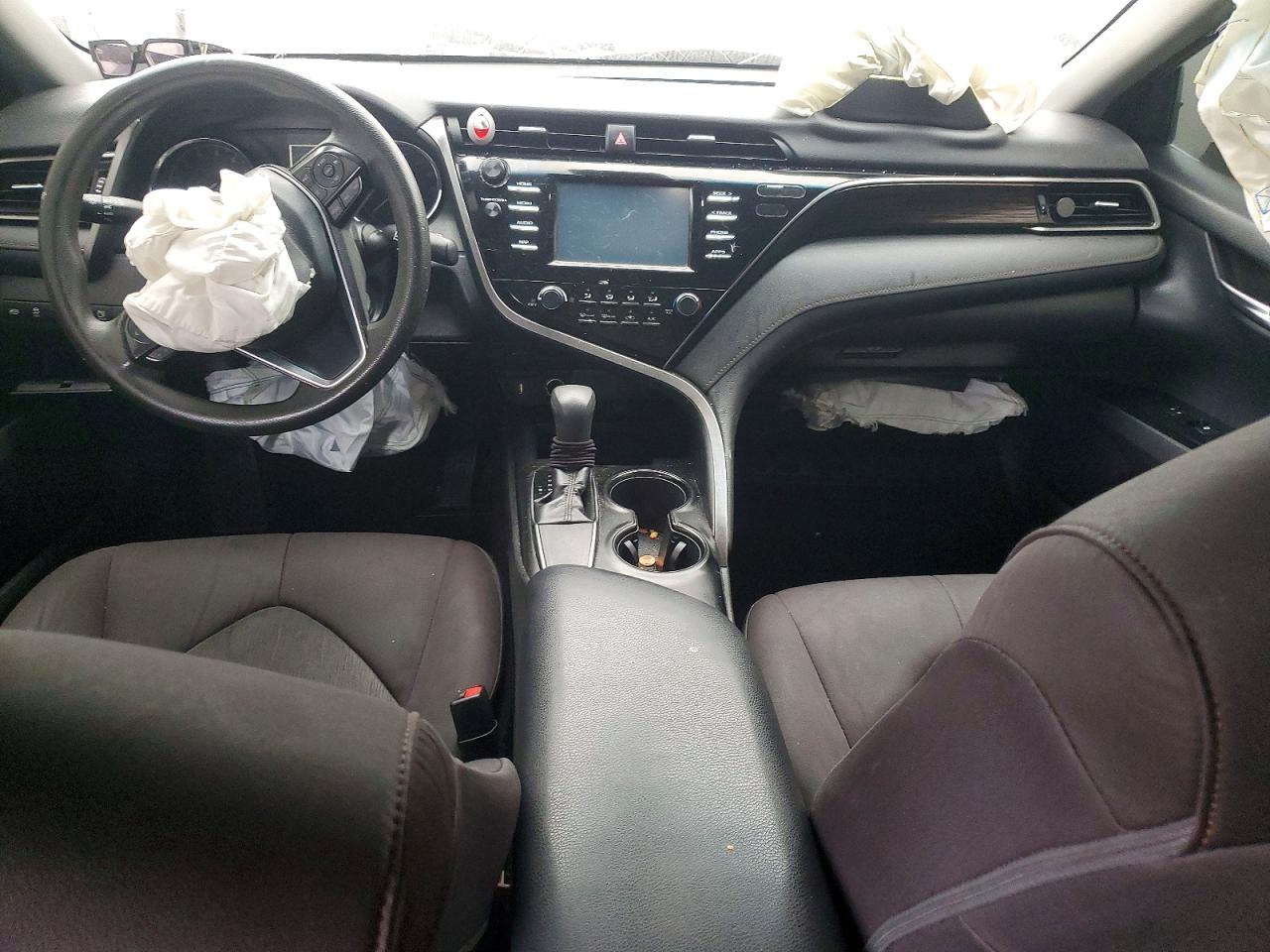 2019 TOYOTA CAMRY L photo 8